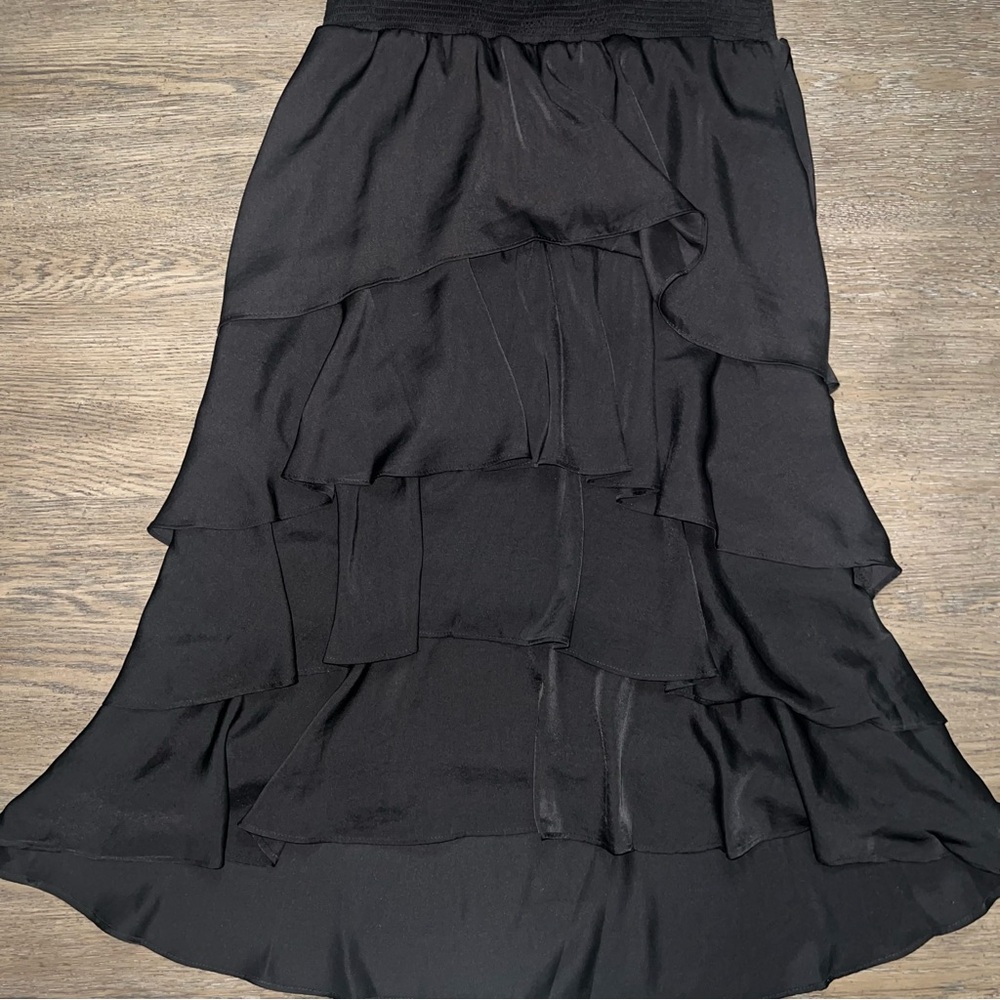 Vince Camuto Black Tiered Ruffle High-Low Dress, V Neck and flutter sleeves sz M - Picture 6 of 7